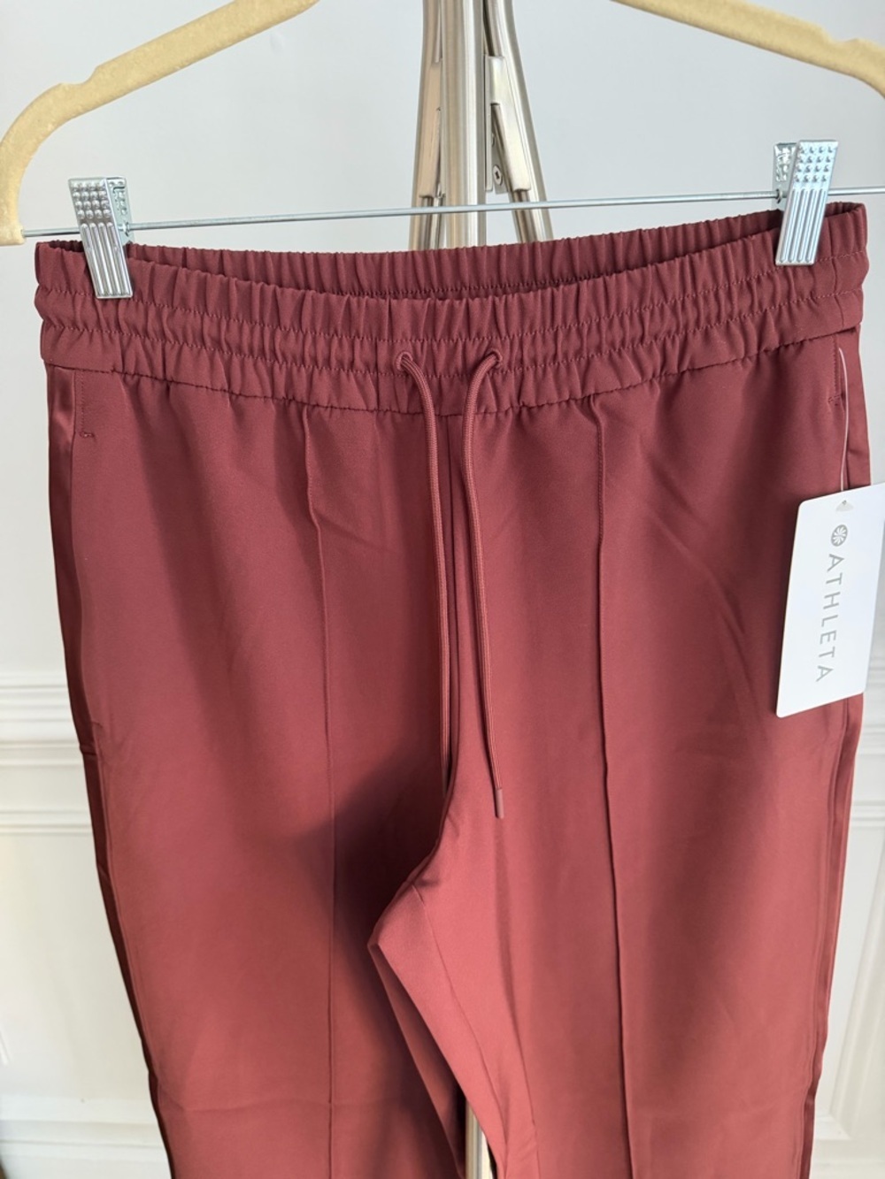 NWT Athleta Endeavor High Rise Relaxed Pants Cherrywood Size XS - Picture 5 of 10